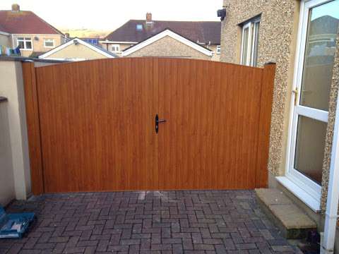 UPVC Fencing & Decking photo